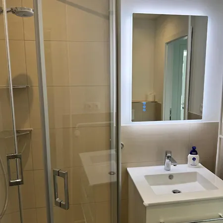 아파트 Sky View 부숨
